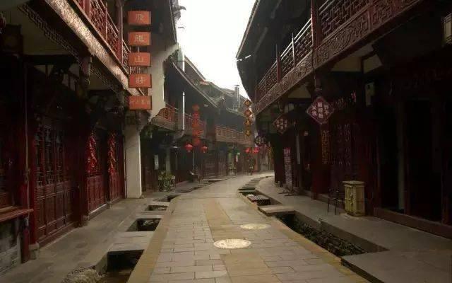 “争取尽快搞副省级”,曹炯芳致使湘潭违规新增举债435亿元,33个工程烂尾